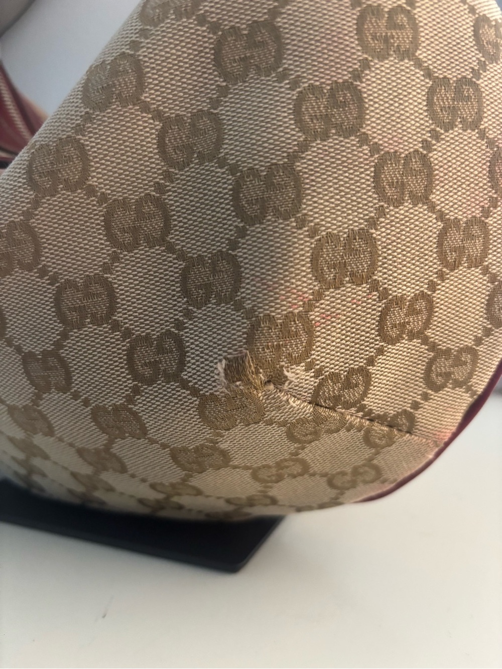 Gucci Beige GG Canvas hobo Shoulder /crossbody Bag with red Trim - Picture 5 of 16